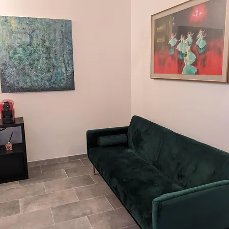 '12 Apartmán
